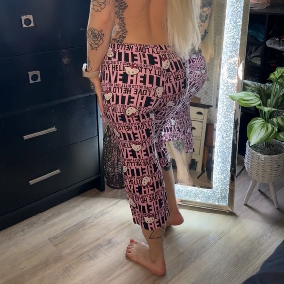 Hello Kitty PJ Capris - Picture 2 of 4